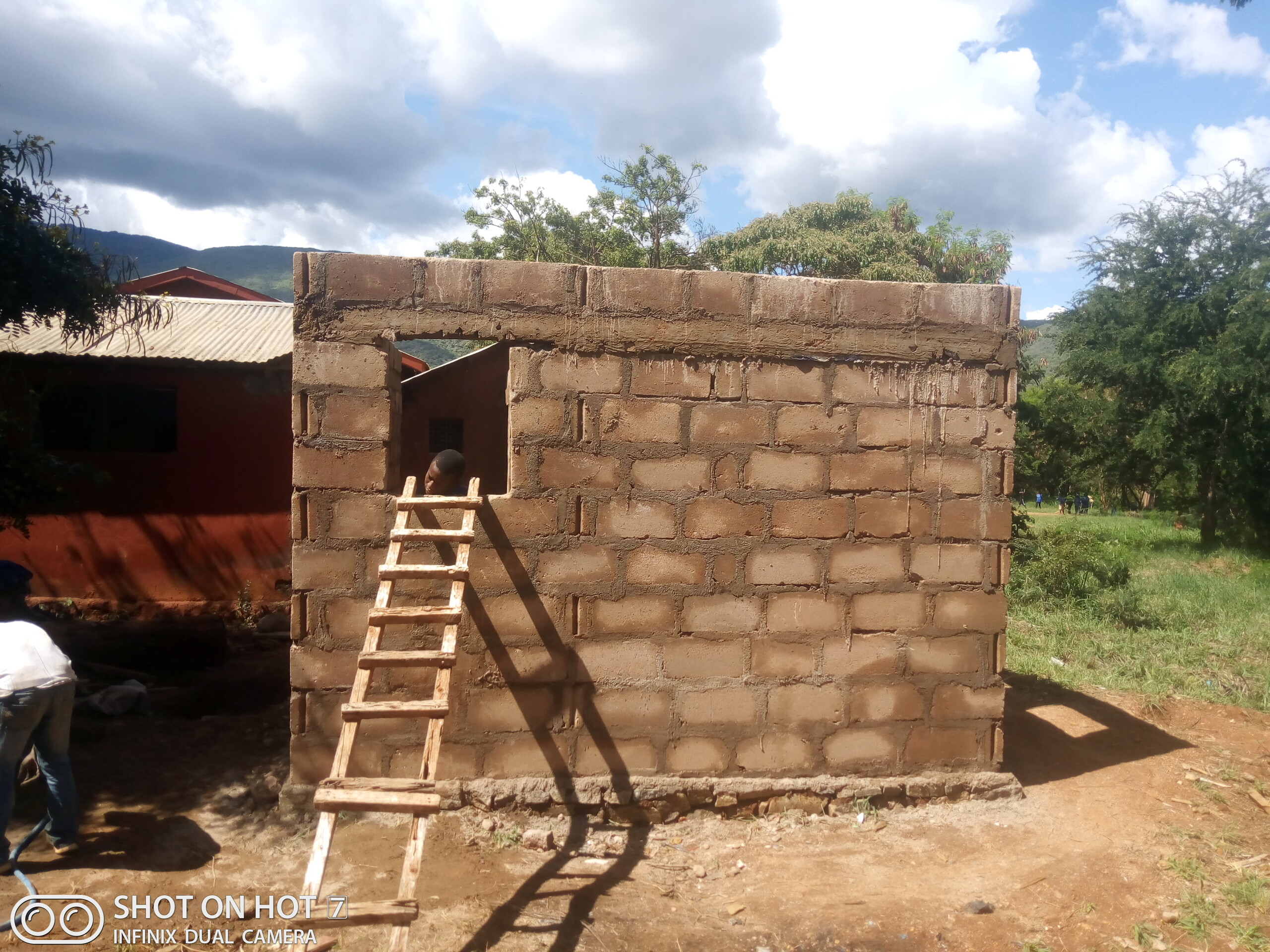Sanitäranlagen Jungen Mwanga Baufortschritt