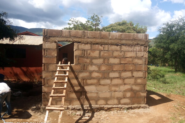 Sanitäranlagen Jungen Mwanga Baufortschritt