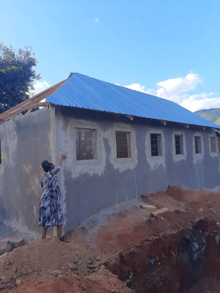 Sanitäranlagen Jungen Mwanga - Dach